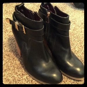 Size 7.5 Report Booties